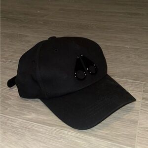 Moose Knuckles Black Cap